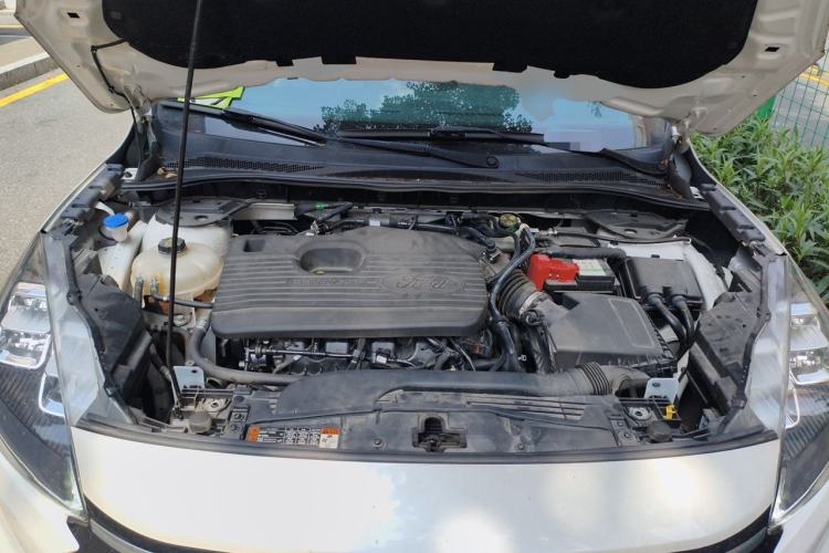 Used Ford Escape 2024 EcoBoost 245 Two-Wheel-Drive Titanium Edition Engine Bay