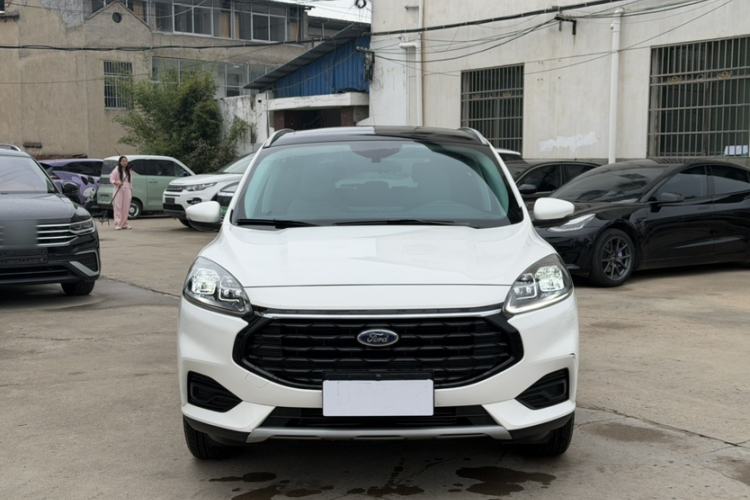 Used Ford Escape 2024 EcoBoost 245 Two-Wheel-Drive Titanium Edition Exterior 2