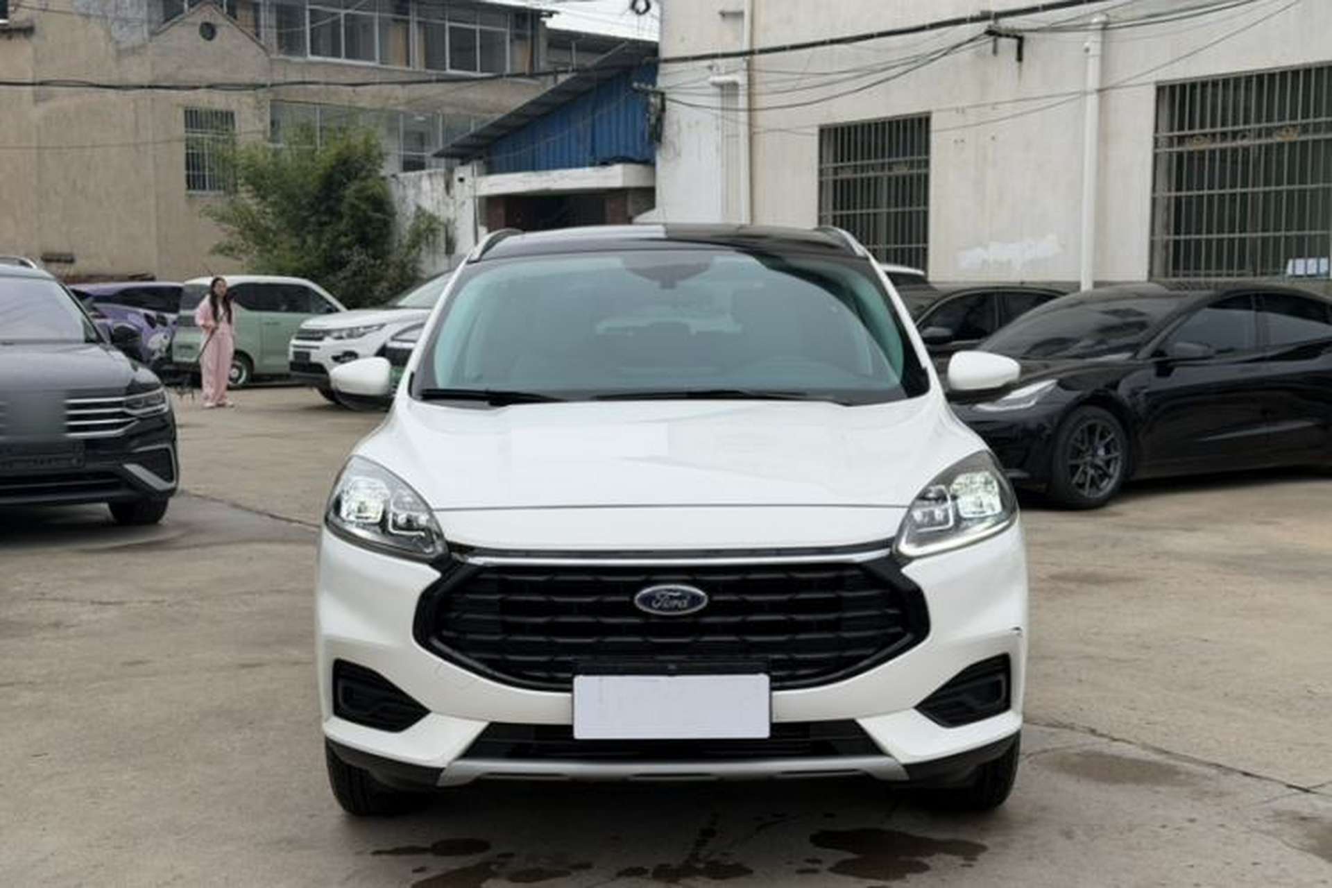Used Ford Escape 2024 EcoBoost 245 Two-Wheel-Drive Titanium Edition Exterior 2
