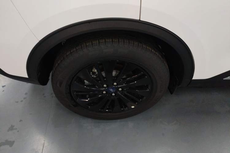 Used Ford Escape 2024 EcoBoost 245 Two-Wheel-Drive Titanium Edition Exterior 5