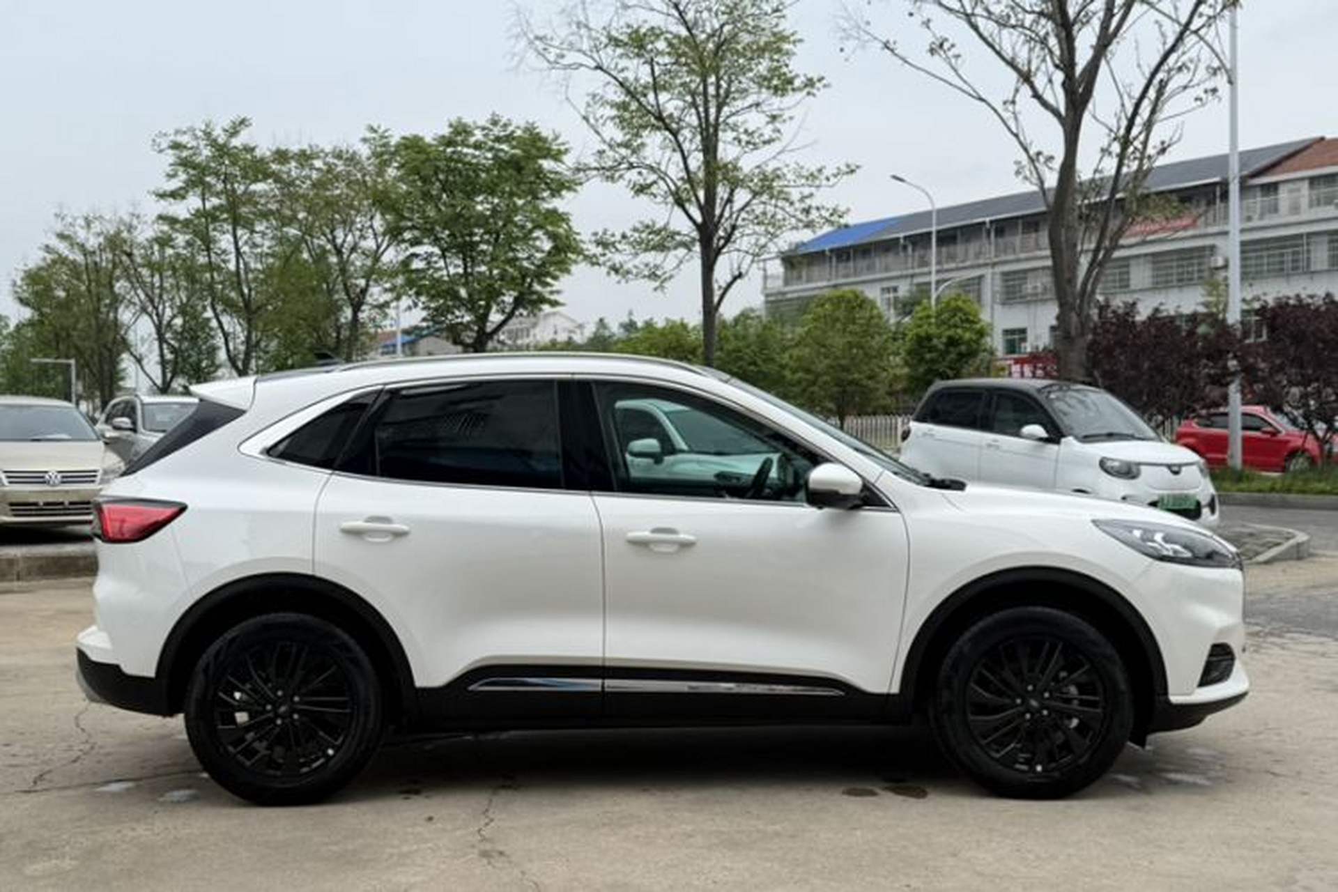 Used Ford Escape 2024 EcoBoost 245 Two-Wheel-Drive Titanium Edition Exterior 5