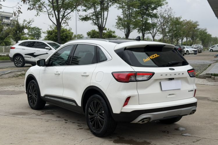 Used Ford Escape 2024 EcoBoost 245 Two-Wheel-Drive Titanium Edition Exterior 6