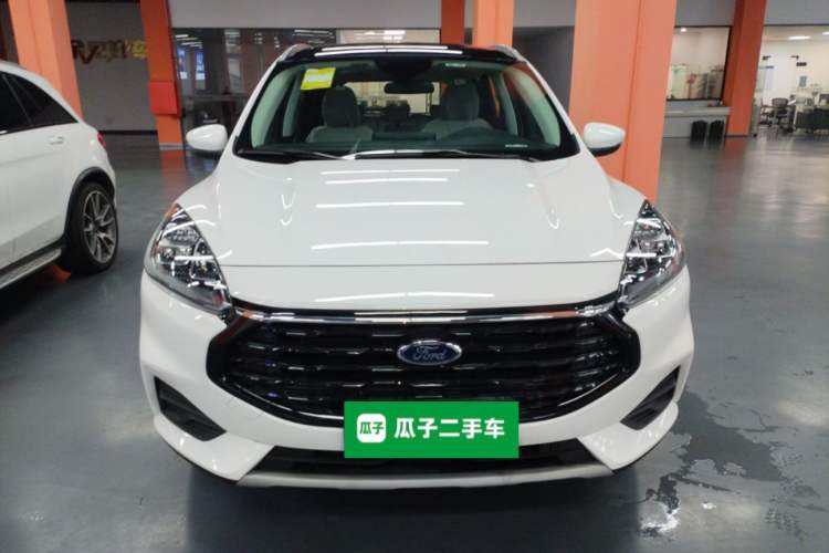 Used Ford Escape 2024 EcoBoost 245 Two-Wheel-Drive Titanium Edition Front
