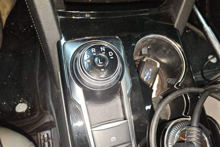 Used Ford Escape 2024 EcoBoost 245 Two-Wheel-Drive Titanium Edition Gear Lever