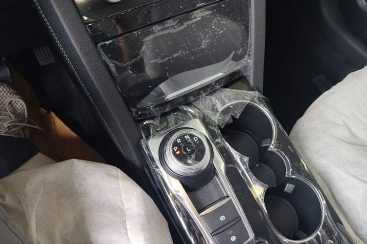 Used Ford Escape 2024 EcoBoost 245 Two-Wheel-Drive Titanium Edition Gear Lever