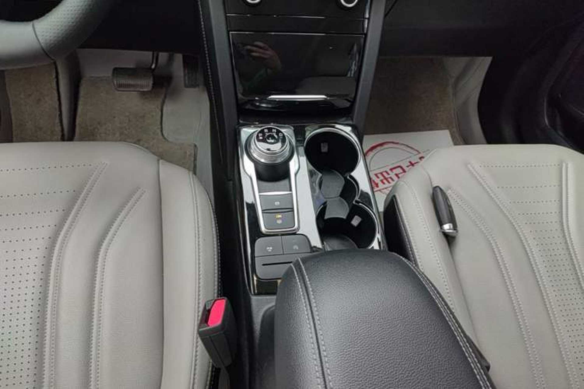 Used Ford Escape 2024 EcoBoost 245 Two-Wheel-Drive Titanium Edition Gear Lever