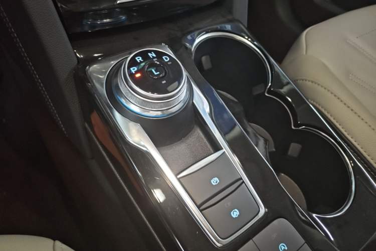 Used Ford Escape 2024 EcoBoost 245 Two-Wheel-Drive Titanium Edition Gear Lever
