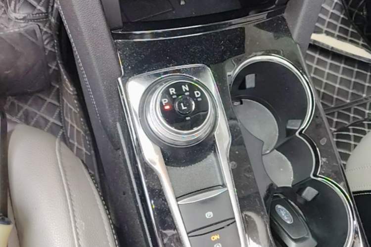 Used Ford Escape 2024 EcoBoost 245 Two-Wheel-Drive Comfort Edition Gear Lever