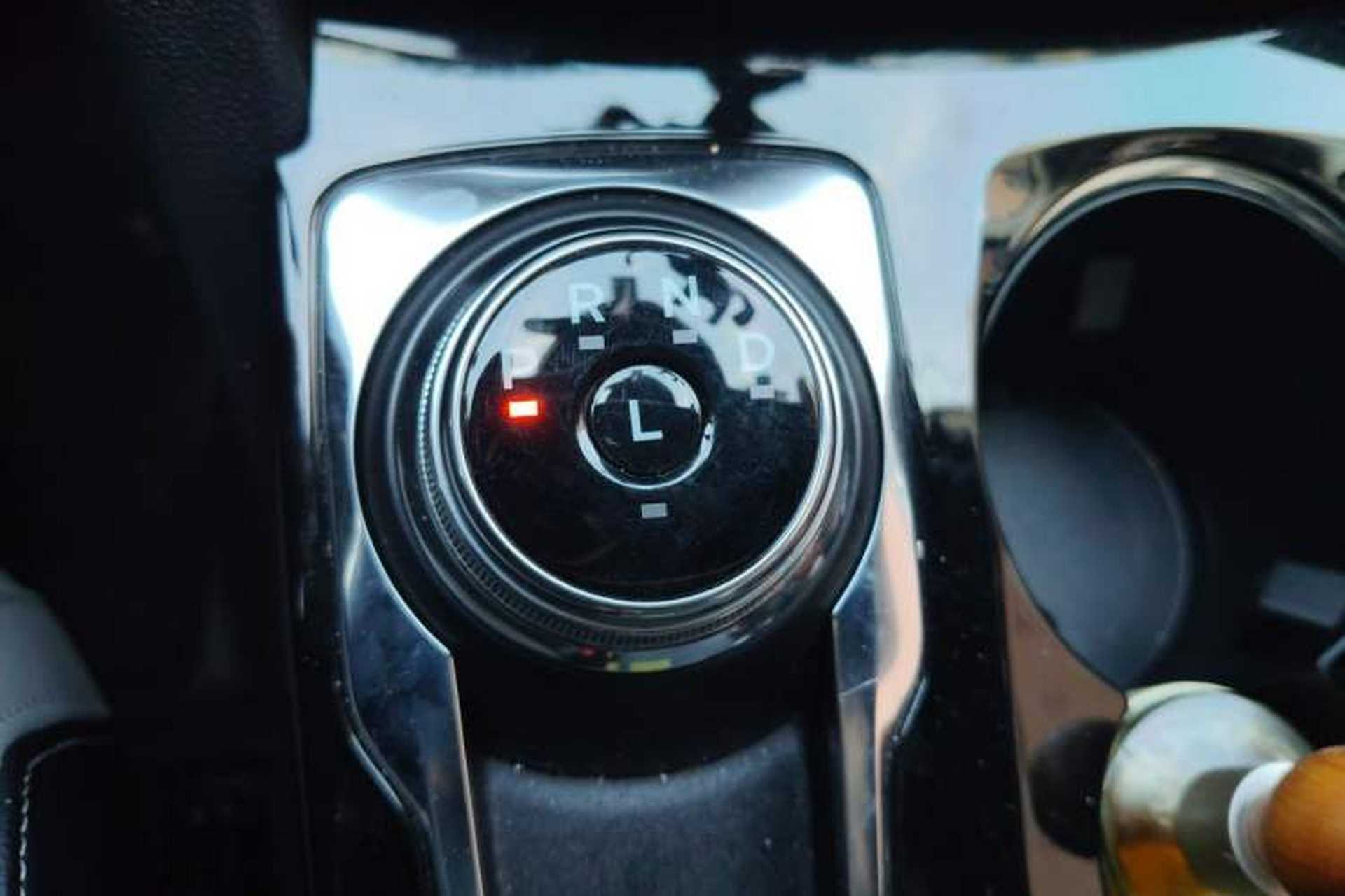 Used Ford Escape 2024 EcoBoost 245 Two-Wheel-Drive Titanium Edition Gear Lever