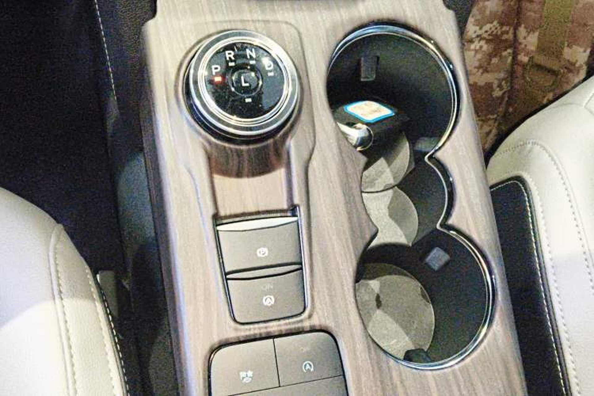 Used Ford Escape 2024 EcoBoost 245 Two-Wheel-Drive Comfort Edition Gear Lever