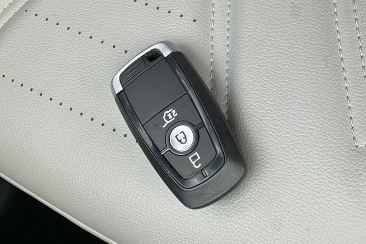 Used Ford Escape 2024 EcoBoost 245 Two-Wheel-Drive Titanium Edition Interior 4