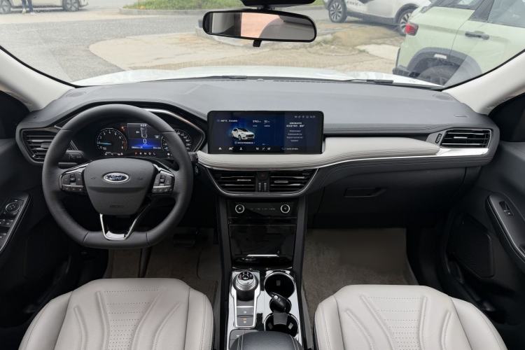 Used Ford Escape 2024 EcoBoost 245 Two-Wheel-Drive Titanium Edition Interior 4