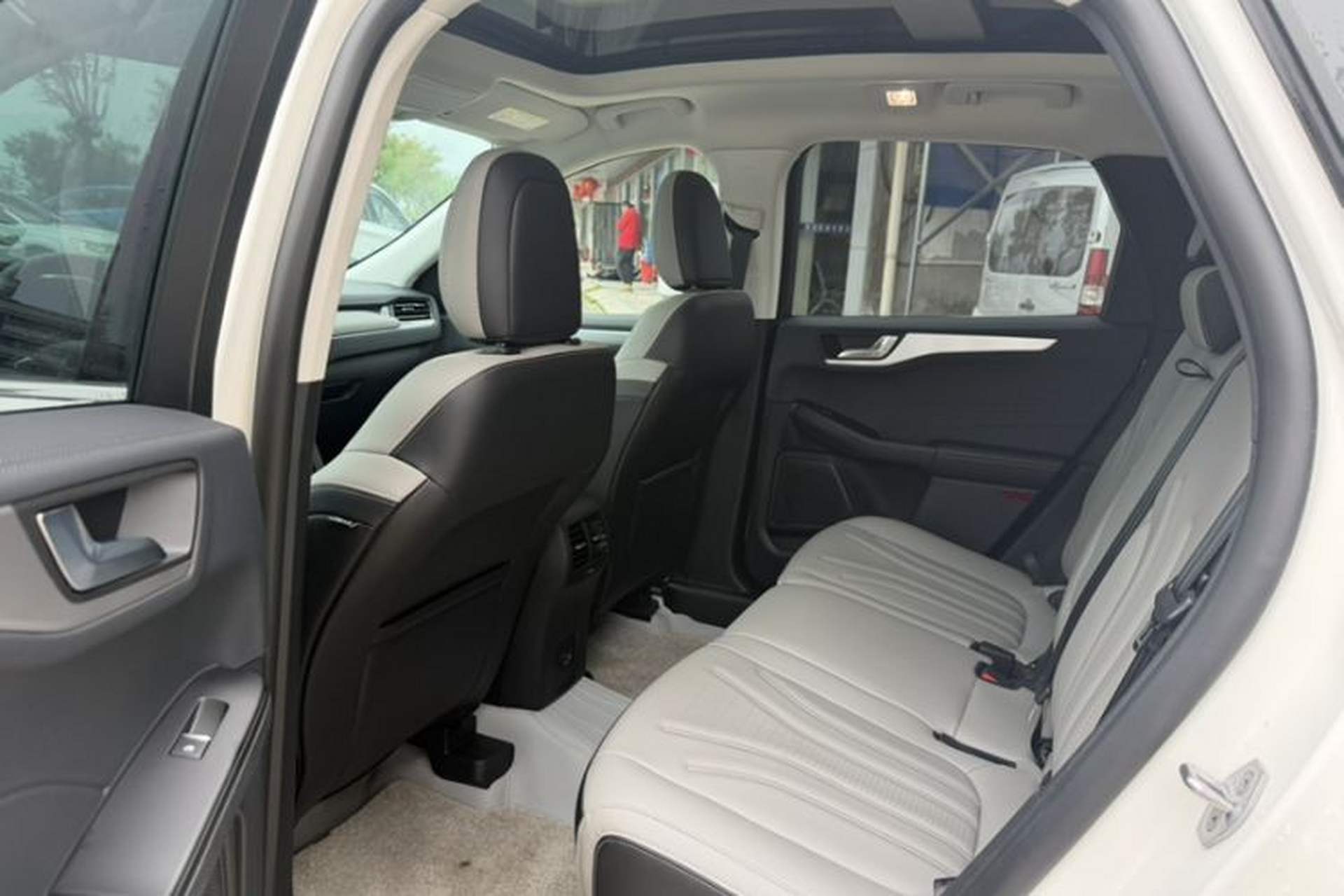 Used Ford Escape 2024 EcoBoost 245 Two-Wheel-Drive Titanium Edition Interior 4