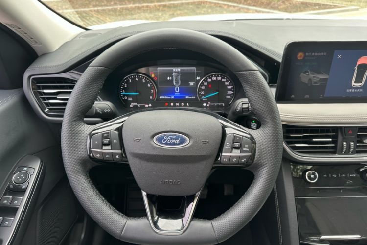 Used Ford Escape 2024 EcoBoost 245 Two-Wheel-Drive Titanium Edition Interior 5
