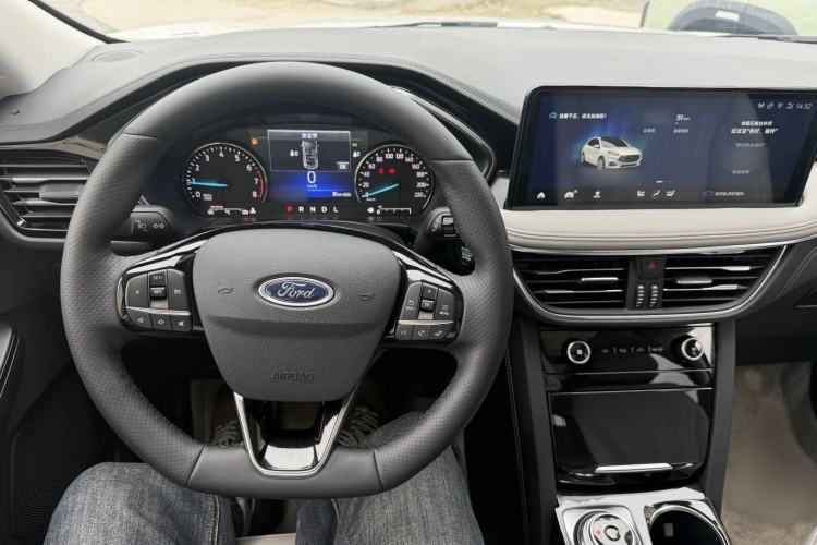 Used Ford Escape 2024 EcoBoost 245 Two-Wheel-Drive Titanium Edition Interior 5
