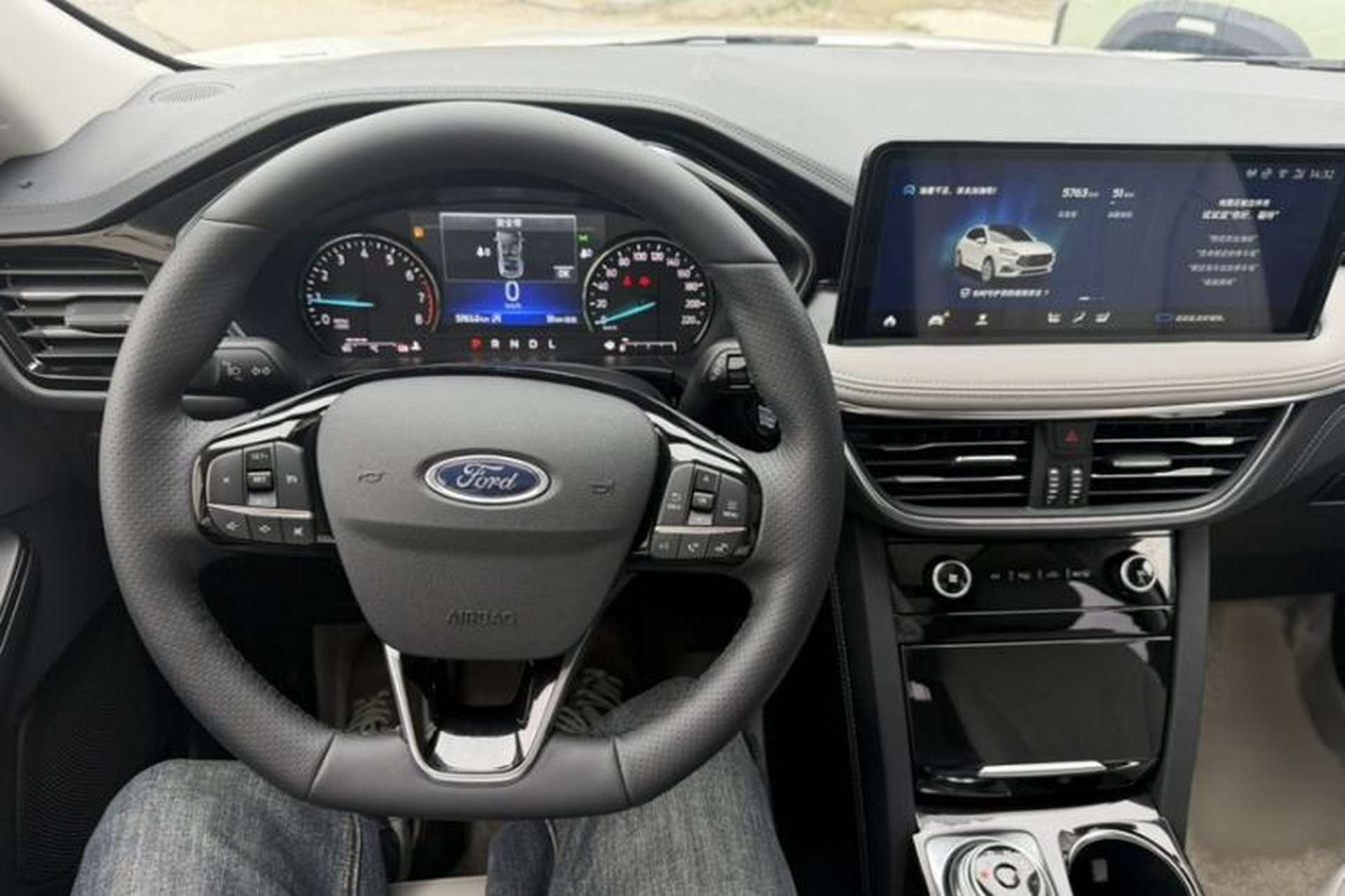 Used Ford Escape 2024 EcoBoost 245 Two-Wheel-Drive Titanium Edition Interior 6