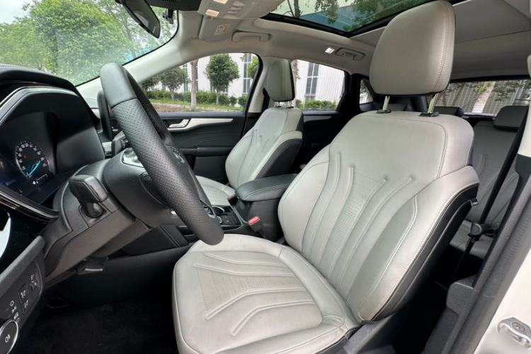 Used Ford Escape 2024 EcoBoost 245 Two-Wheel-Drive Titanium Edition Interior 7
