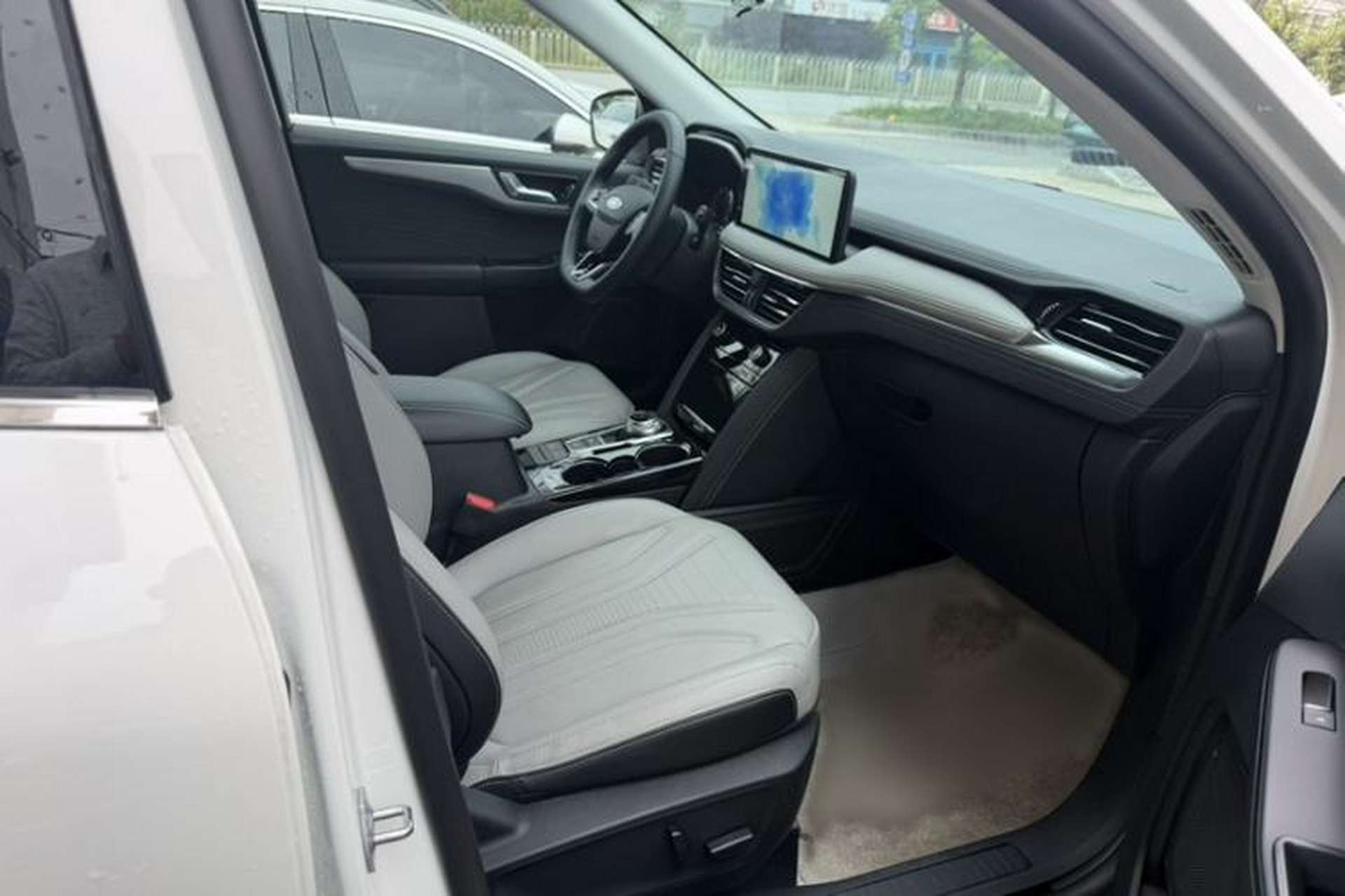 Used Ford Escape 2024 EcoBoost 245 Two-Wheel-Drive Titanium Edition Interior 7