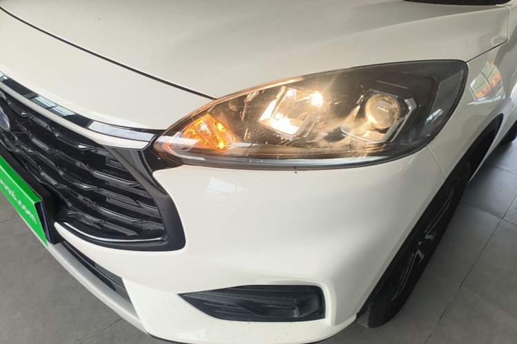 Used Ford Escape 2024 EcoBoost 245 Two-Wheel-Drive Comfort Edition Left Front Headlight