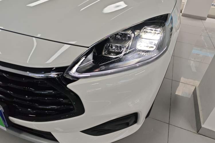 Used Ford Escape 2024 EcoBoost 245 Two-Wheel-Drive Titanium Edition Left Front Headlight