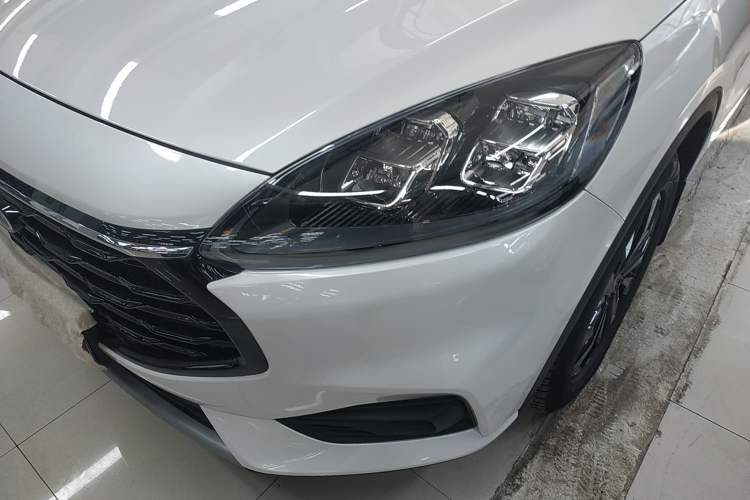 Used Ford Escape 2024 EcoBoost 245 Two-Wheel-Drive Titanium Edition Left Front Headlight