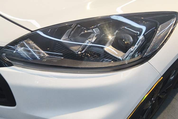 Used Ford Escape 2024 EcoBoost 245 Two-Wheel-Drive Comfort Edition Left Front Headlight
