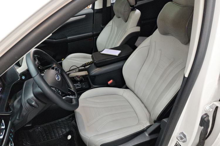 Used Ford Escape 2024 EcoBoost 245 Two-Wheel-Drive Titanium Edition Left Front Seat
