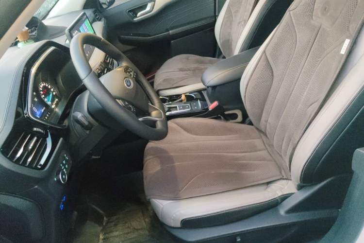 Used Ford Escape 2024 EcoBoost 245 Two-Wheel-Drive Comfort Edition Left Front Seat