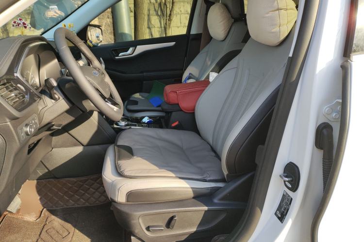 Used Ford Escape 2024 EcoBoost 245 Two-Wheel-Drive Titanium Edition Left Front Seat