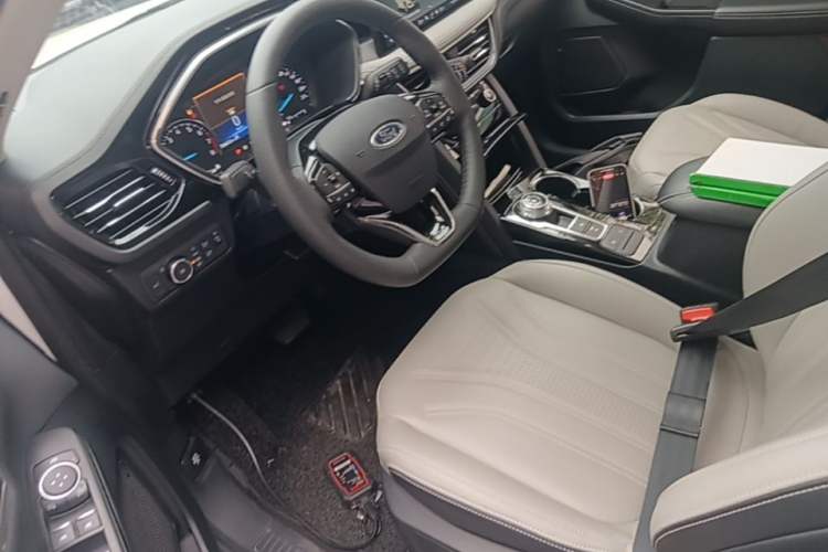 Used Ford Escape 2024 EcoBoost 245 Four-Wheel Drive Prestige Model Left Front Seat