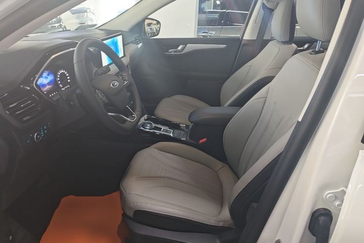Used Ford Escape 2024 EcoBoost 245 Two-Wheel-Drive Titanium Edition Left Front Seat