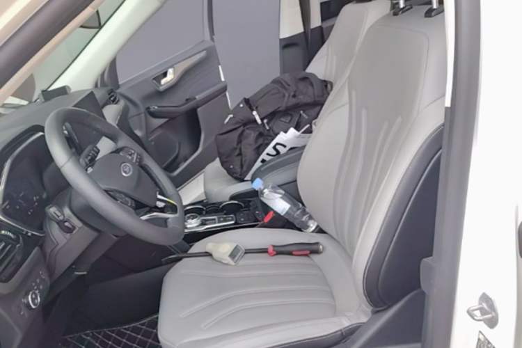 Used Ford Escape 2024 EcoBoost 245 Two-Wheel-Drive Comfort Edition Left Front Seat