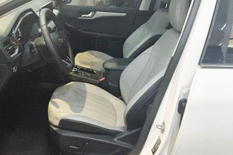 Used Ford Escape 2024 EcoBoost 245 Two-Wheel-Drive Comfort Edition Left Front Seat