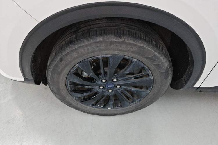 Used Ford Escape 2024 EcoBoost 245 Two-Wheel-Drive Titanium Edition Left Front Wheel Hub