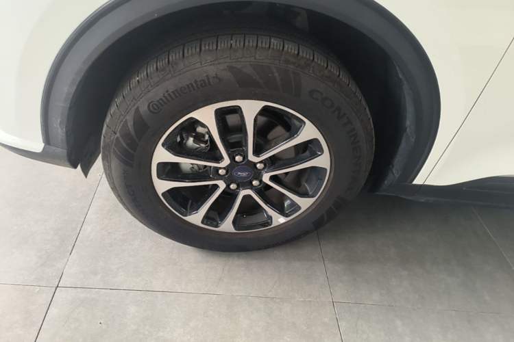 Used Ford Escape 2024 EcoBoost 245 Two-Wheel-Drive Comfort Edition Left Front Wheel Hub