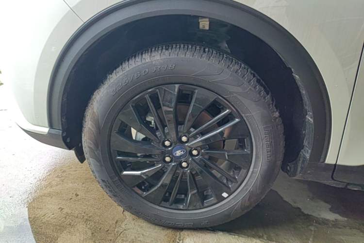Used Ford Escape 2024 EcoBoost 245 Two-Wheel-Drive Titanium Edition Left Front Wheel Hub