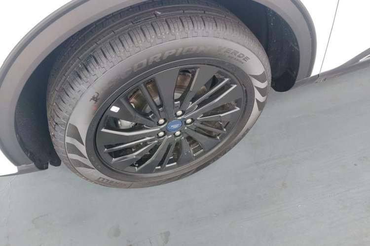 Used Ford Escape 2024 EcoBoost 245 Two-Wheel-Drive Titanium Edition Left Front Wheel Hub