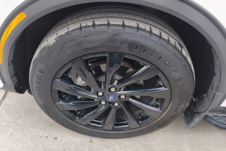 Used Ford Escape 2024 EcoBoost 245 Two-Wheel-Drive Comfort Edition Left Front Wheel Hub