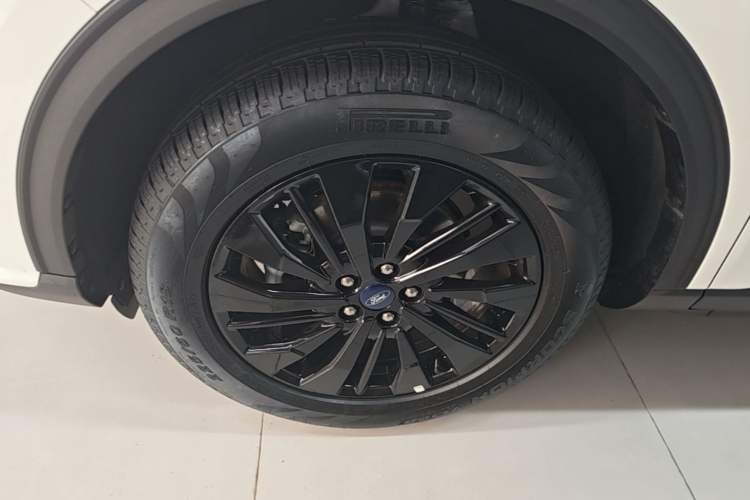 Used Ford Escape 2024 EcoBoost 245 Two-Wheel-Drive Titanium Edition Left Front Wheel Hub