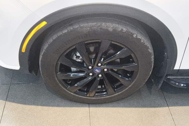 Used Ford Escape 2024 EcoBoost 245 Two-Wheel-Drive Comfort Edition Left Front Wheel Hub