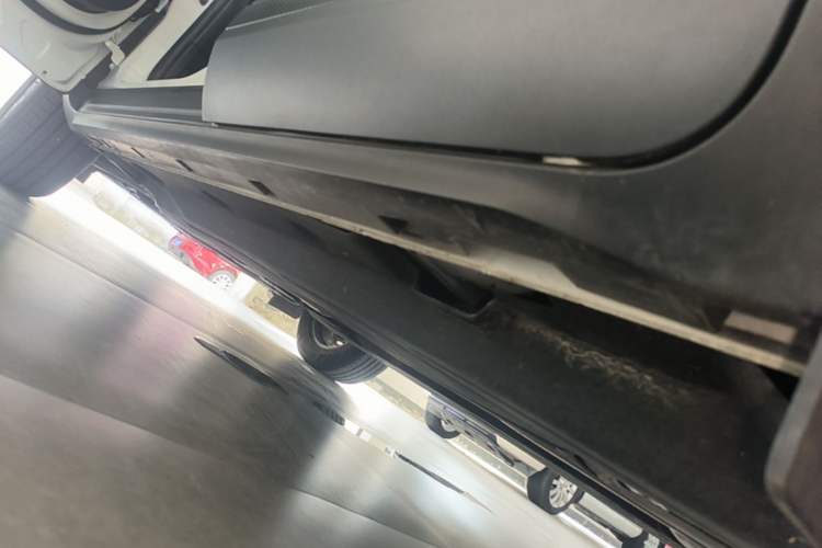 Used Ford Escape 2024 EcoBoost 245 Two-Wheel-Drive Comfort Edition Left Side Sill
