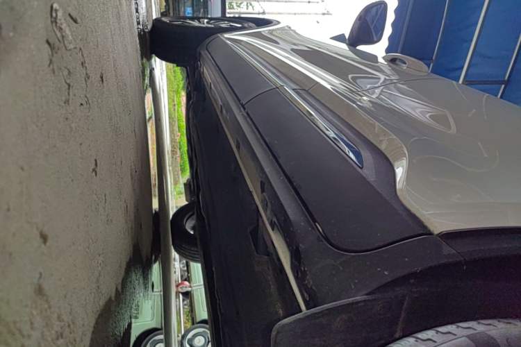 Used Ford Escape 2024 EcoBoost 245 Two-Wheel-Drive Titanium Edition Left Side Sill