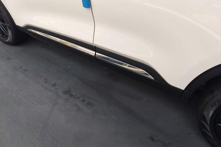 Used Ford Escape 2024 EcoBoost 245 Two-Wheel-Drive Titanium Edition Left Side Sill