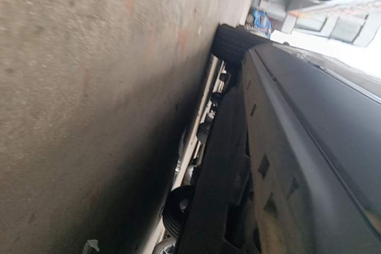 Used Ford Escape 2024 EcoBoost 245 Four-Wheel Drive Prestige Model Left Side Sill