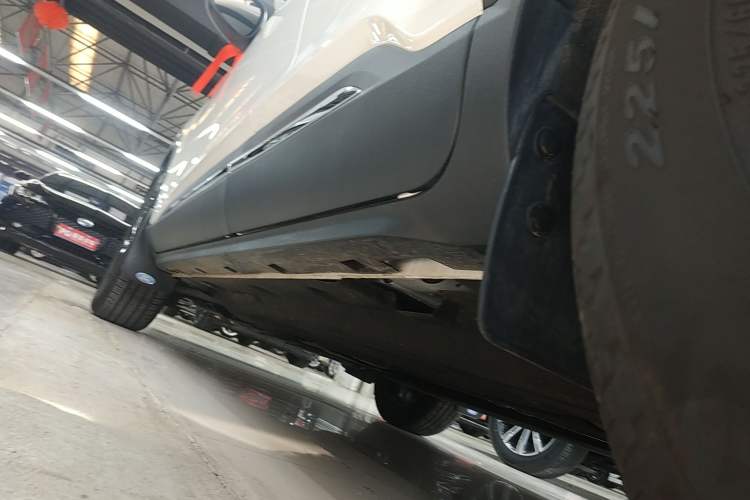Used Ford Escape 2024 EcoBoost 245 Two-Wheel-Drive Titanium Edition Left Side Sill