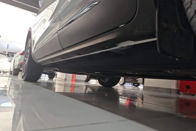 Used Ford Escape 2024 EcoBoost 245 Two-Wheel-Drive Titanium Edition Left Side Sill