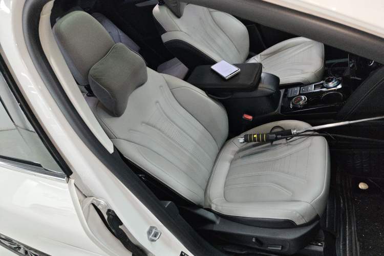 Used Ford Escape 2024 EcoBoost 245 Two-Wheel-Drive Titanium Edition Right Front Seat