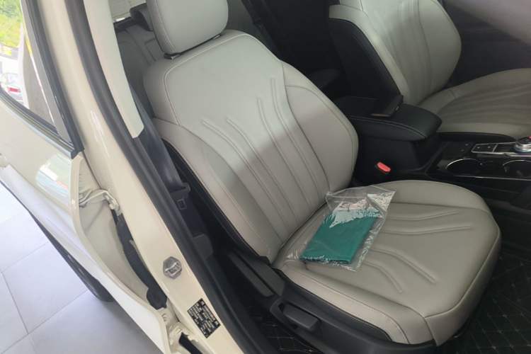 Used Ford Escape 2024 EcoBoost 245 Two-Wheel-Drive Comfort Edition Right Front Seat