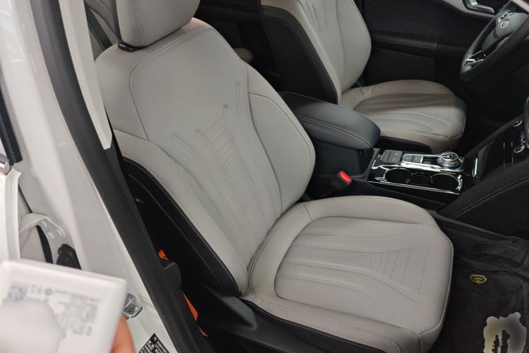 Used Ford Escape 2024 EcoBoost 245 Two-Wheel-Drive Titanium Edition Right Front Seat