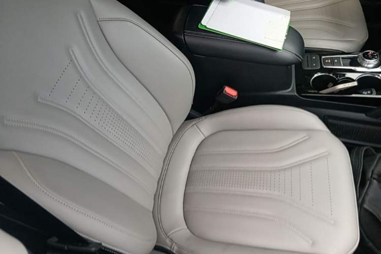Used Ford Escape 2024 EcoBoost 245 Four-Wheel Drive Prestige Model Right Front Seat
